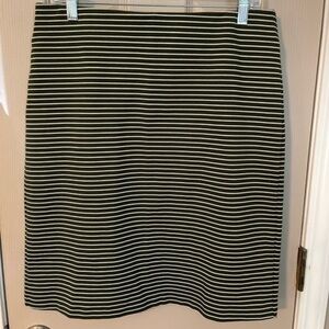 Old Navy NWOT dark green & white striped jersey knit pull on skirt.